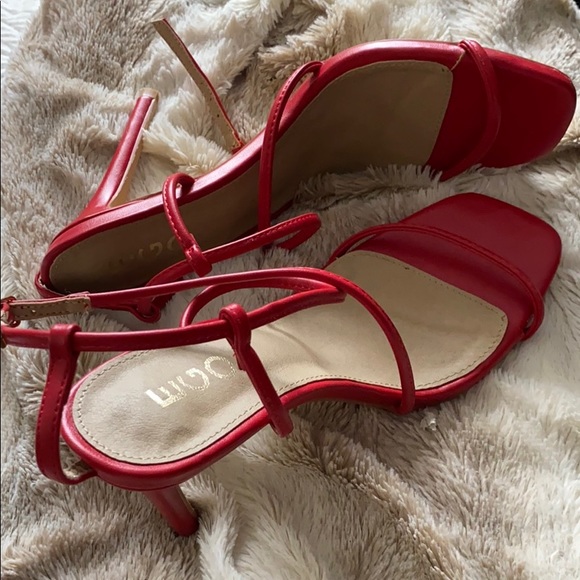 Red strap Heels - Picture 2 of 2